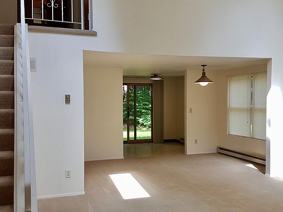 4th image of 186 Arrow Wood Pl
