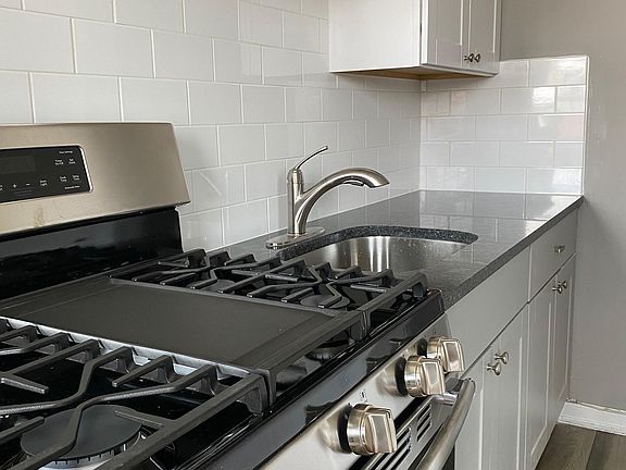2nd image of 2828 Vine St #6