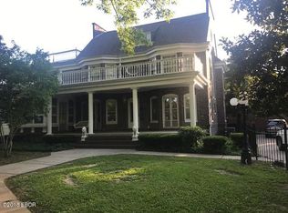 803 S Main St, Benton, IL 62812