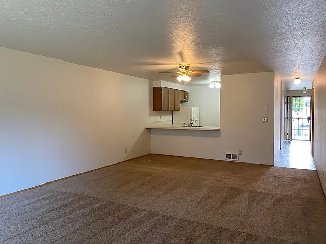 2 bed, 1.5 bath, 1200 sqft, $1,600 — Photo 4