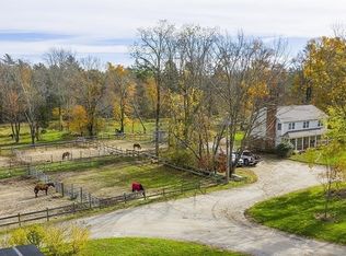 8 Robinson Rd, Rochester, MA 02770