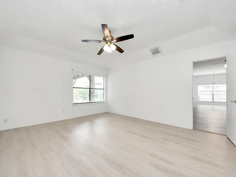 4922 E Laureldale Dr — Photo 21