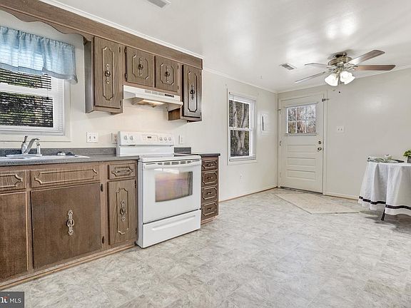 4th image of 228 Oakridge Dr