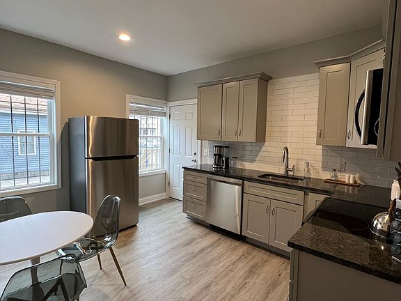 4th image of 353 Plymouth Ave #2