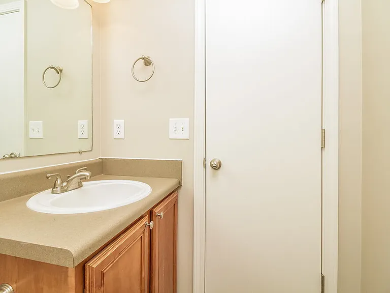 2776 Sutherland Dr — Photo 16