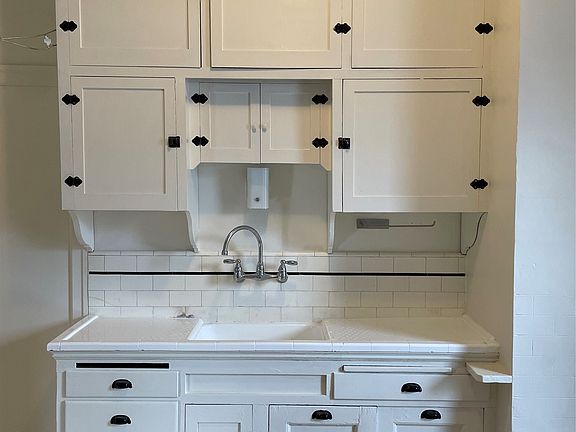 4th image of 412 E Spruce St #411