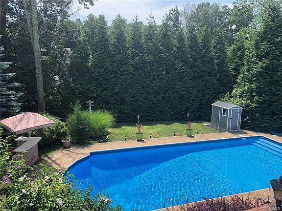 4th image of 49 Winchester Dr