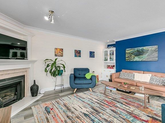 4th image of 8376 Centre St