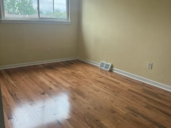 3653 Academy Rd, Philadelphia, PA 19154