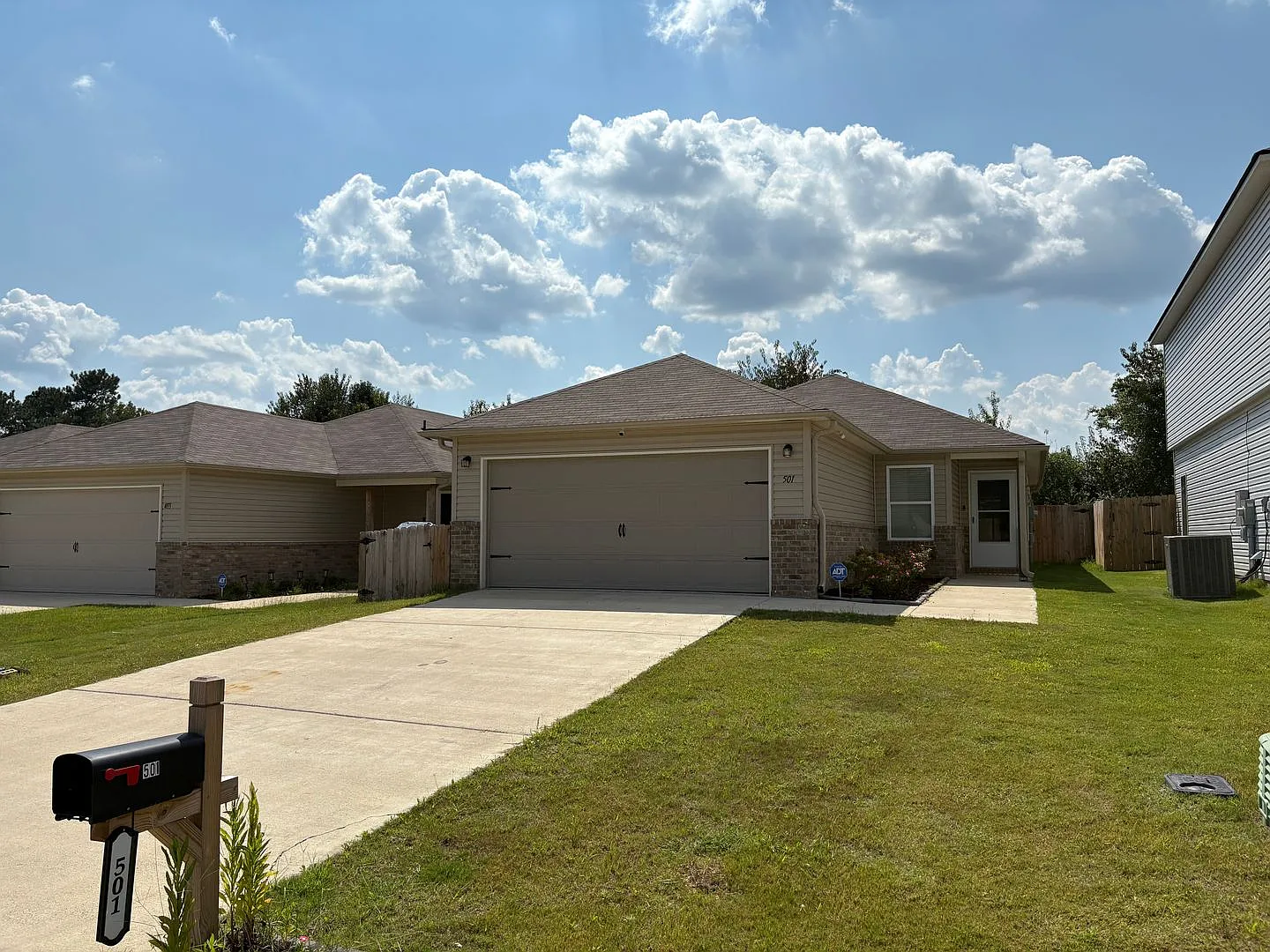 3 bed, 2 bath available for rent now! — Photo 1