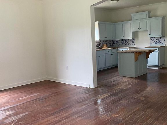5th image of 104 E Pine St