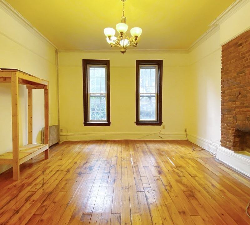 1st image of 214 Saint James Pl #2R