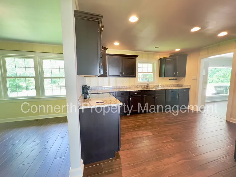 2880 Trough Springs Rd — Photo 11