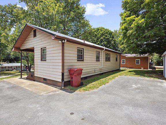 3rd image of 2408 E Lakeview Dr