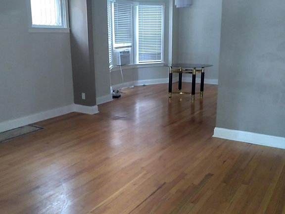 3rd image of 3521 Wyandotte St APT 1N