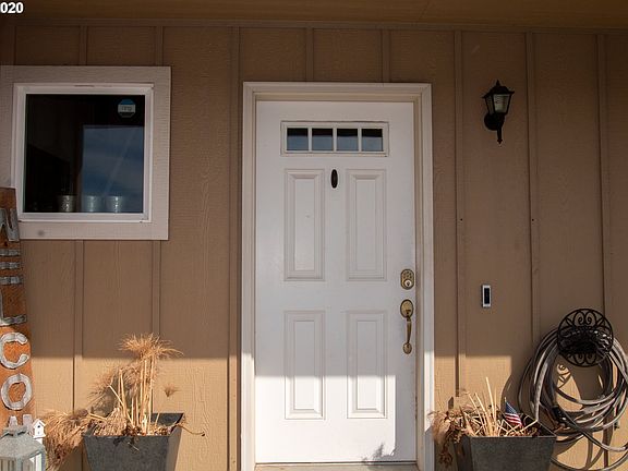 5th image of 1451 NE Madrona Dr