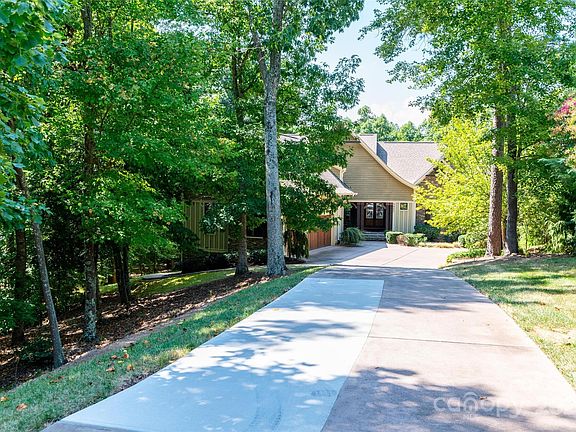5th image of 8921 Linden Grove Ct