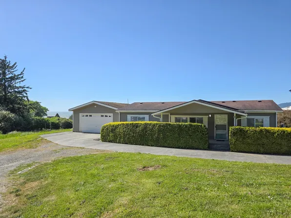 13680 Ocean View Dr, Smith River, CA 95567