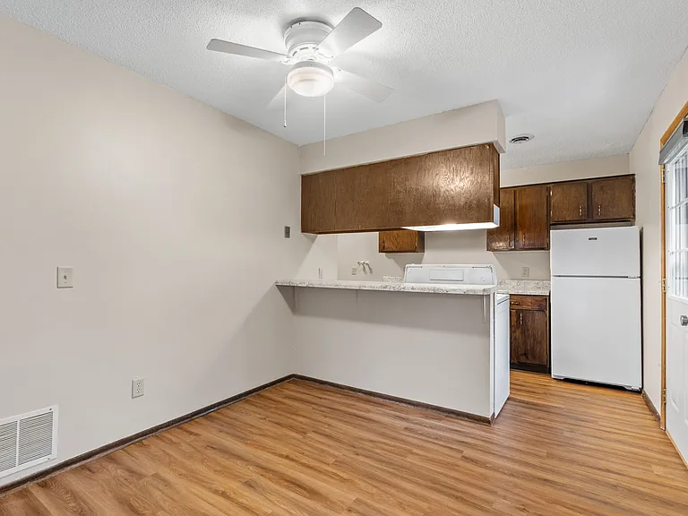 Griffin Court Apartments — Photo 30