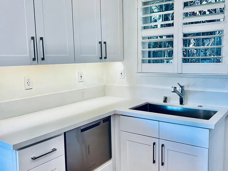 1256 Devon Ave — Photo 4