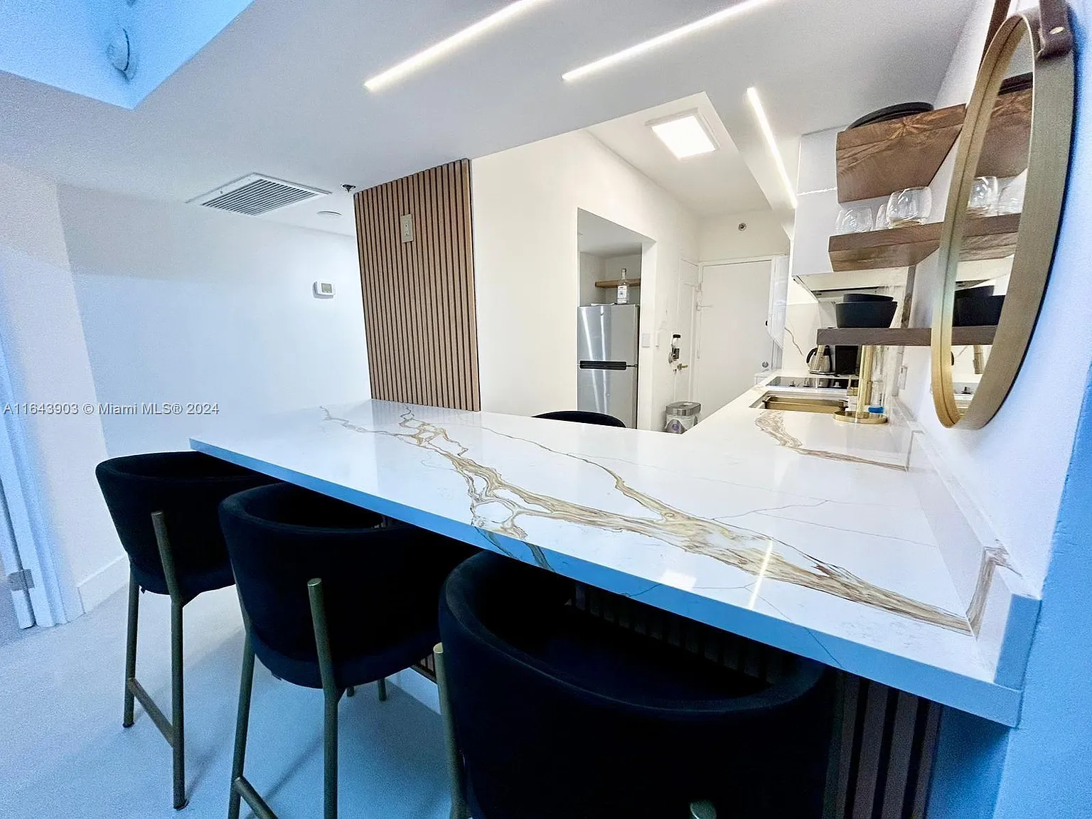 The Decoplage Condo — Photo 4
