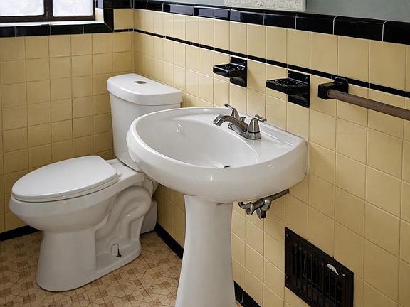 5th image of 19642 Anvil St