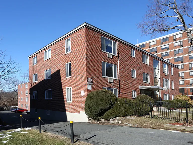Carriage Place Apartments — Photo 7
