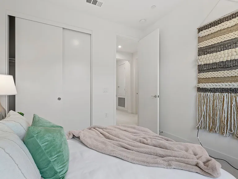3rd floor - secondary bedroom