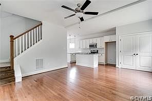 3rd image of 15 Fox Run Forest Ln