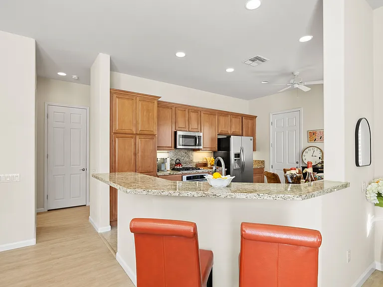 80528 Avenida San Fernando — Photo 9