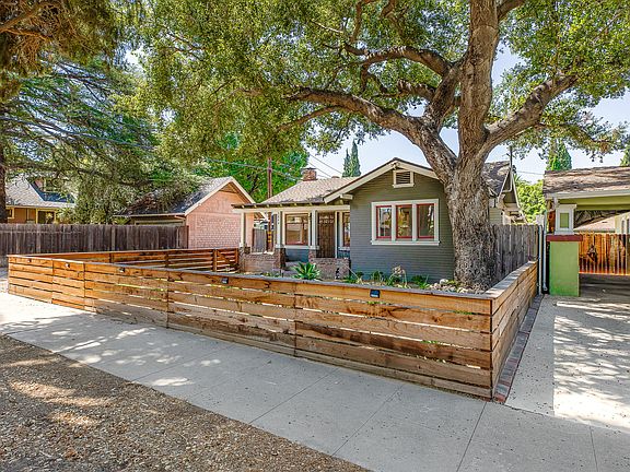 2nd image of 3844 Linwood Pl