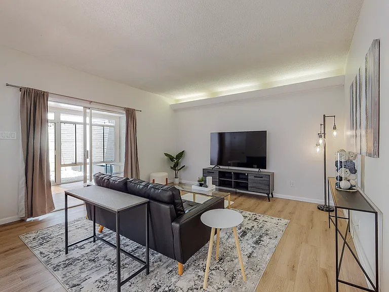 Remodeled / Fully Loaded / Furnished 2 Bed / 2 Bath in Uptown — Photo 22