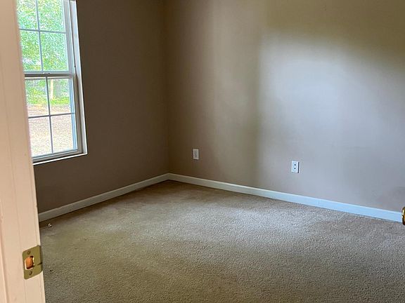 3rd image of 509 Dawn Dr
