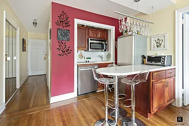 Rented by R New York