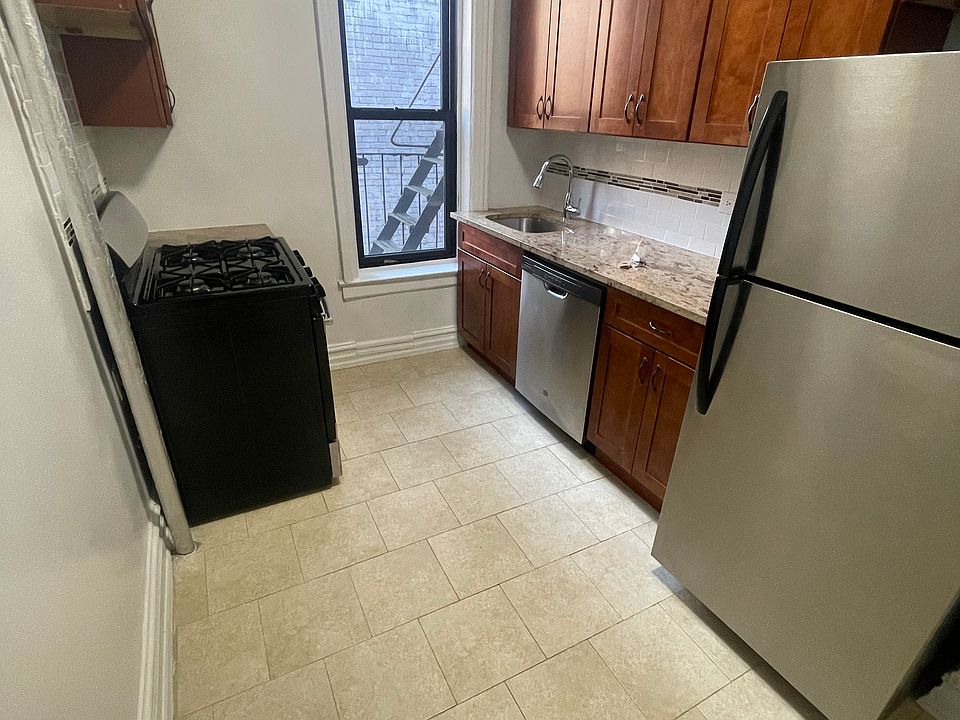2nd image of 883 Franklin Ave APT 7C