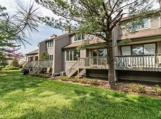 4 Sandburg Ct, Mahwah, NJ 07430