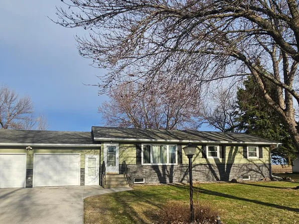 306 Enterprise Dr, Mooreton, ND 58061