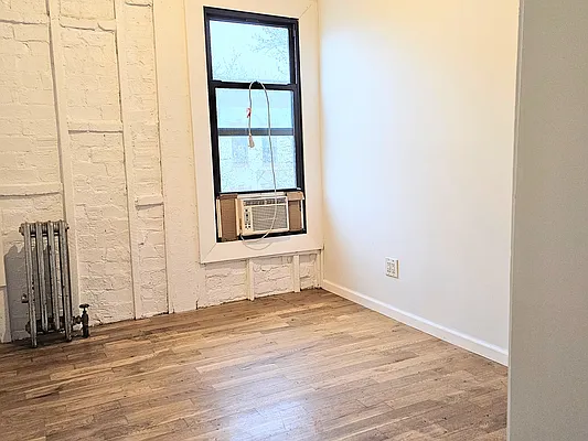 Rented by NYC REALTY GROUP 693 | media 5