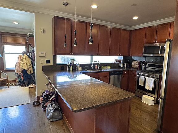 3rd image of 1706 W Byron St #1