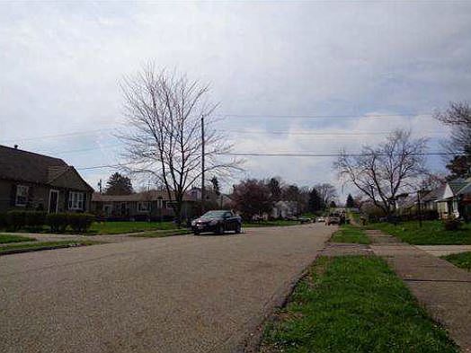 2nd image of 1710 32nd St NE
