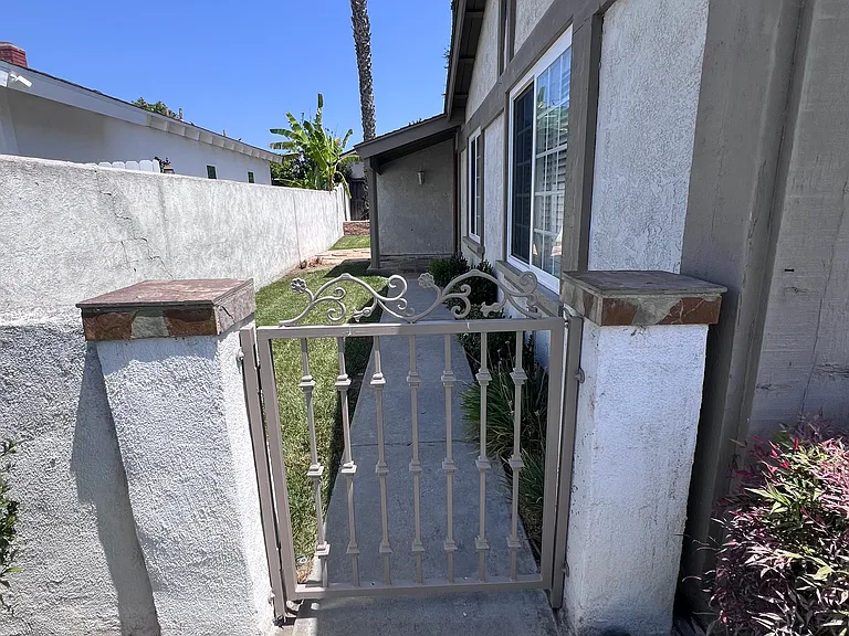 17712 Manchester Ave — Photo 2
