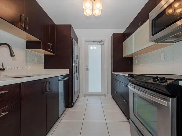 1030 9th St APT 203, Miami Beach, FL 33139