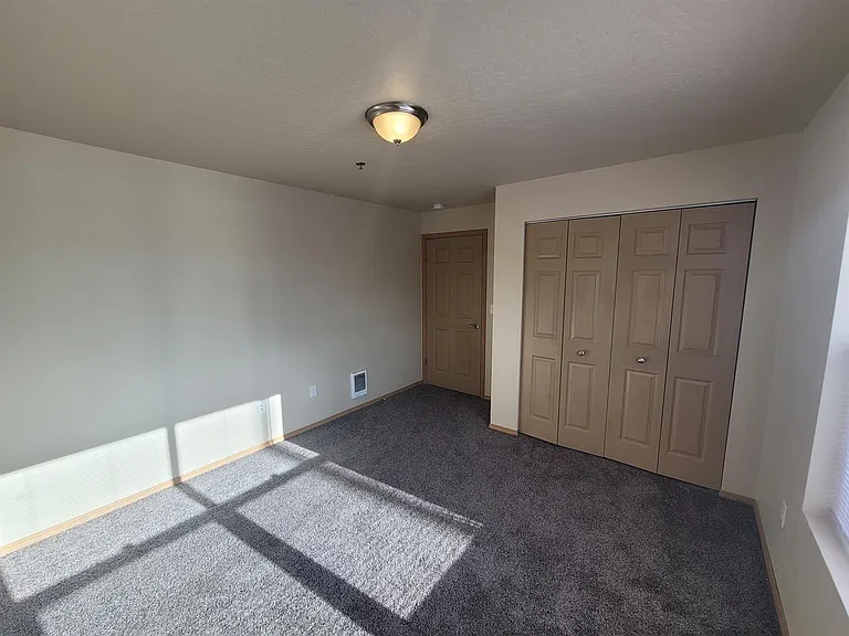950 Mount Ave — Photo 6