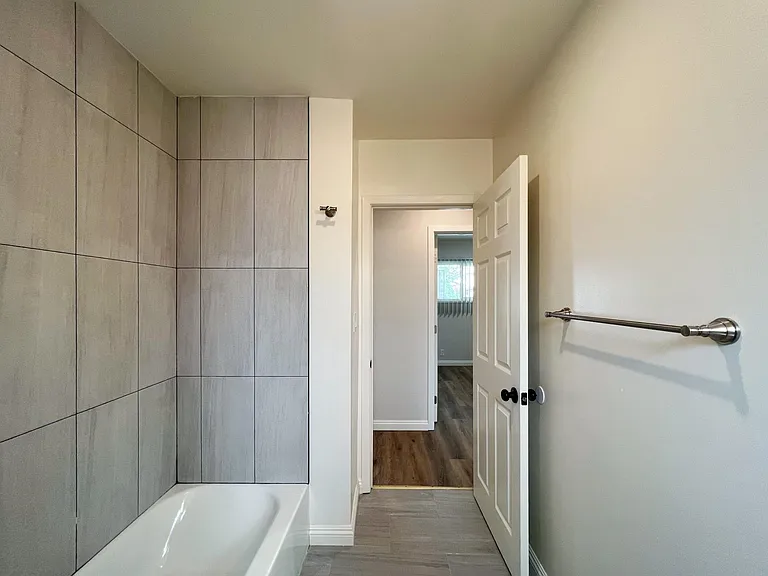 325 N Garfield Ave #I — Photo 12