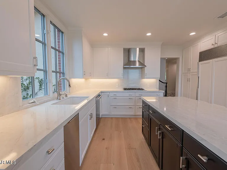 2390 Crombie Ct — Photo 14