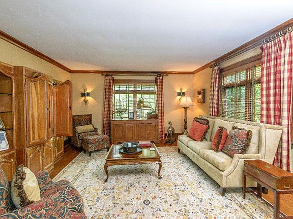 5th image of 235 Long Crescent Dr