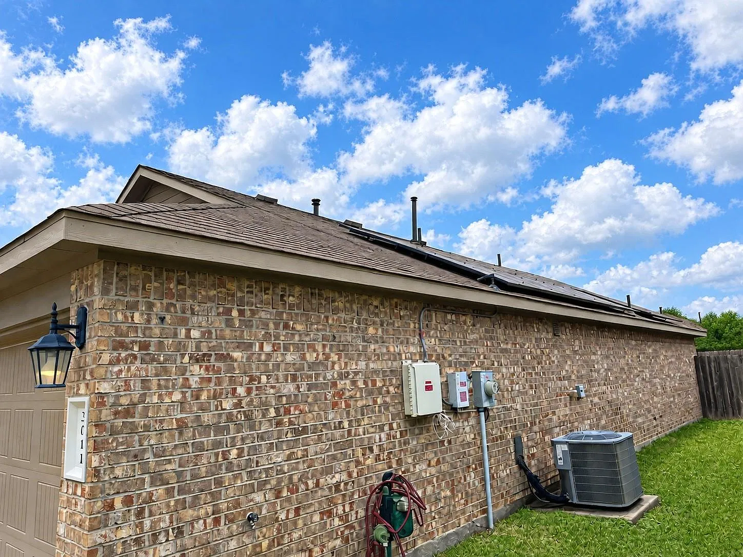 3 bed, 2.0 bath, 1709 sqft, $2,100 — Photo 2