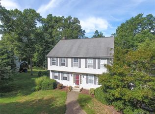 35 Little Brook Ln, Newtown, CT
