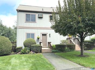 11 Acorn Ln #11, Brookfield, CT 06804