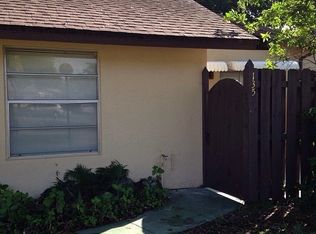 135 Essex Rd, Hollywood, FL 33024